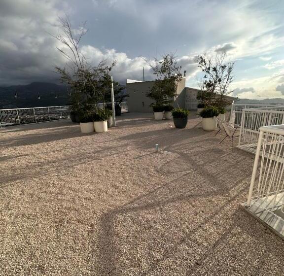 Ginos Dushi Secret For 8 People