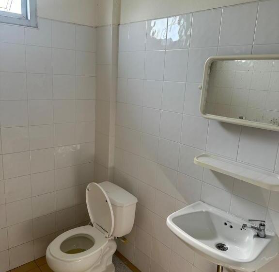 Отель Ekaluk Place Inn