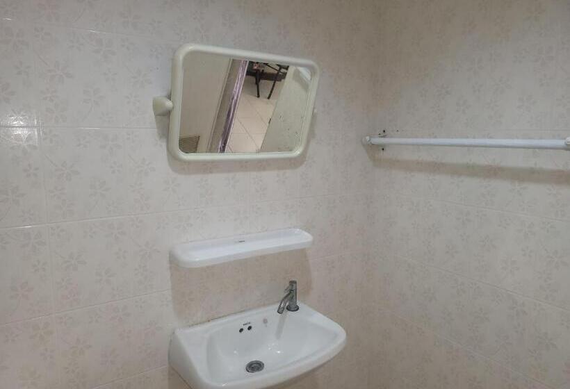 בית מלון כפרי Ekaluk Place Inn