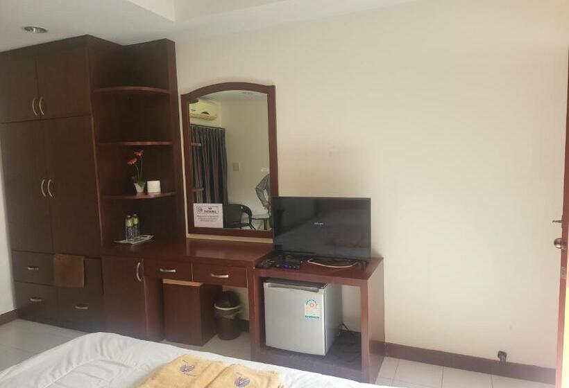 בית מלון כפרי Ekaluk Place Inn