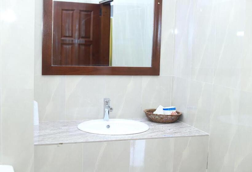 فندق K And K Country Resort