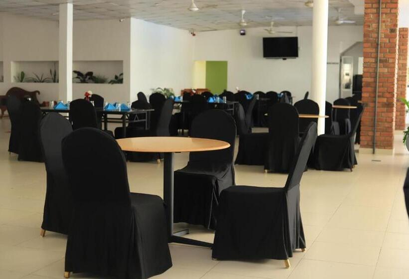 فندق K And K Country Resort