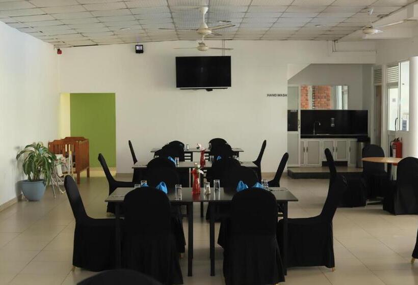 فندق K And K Country Resort