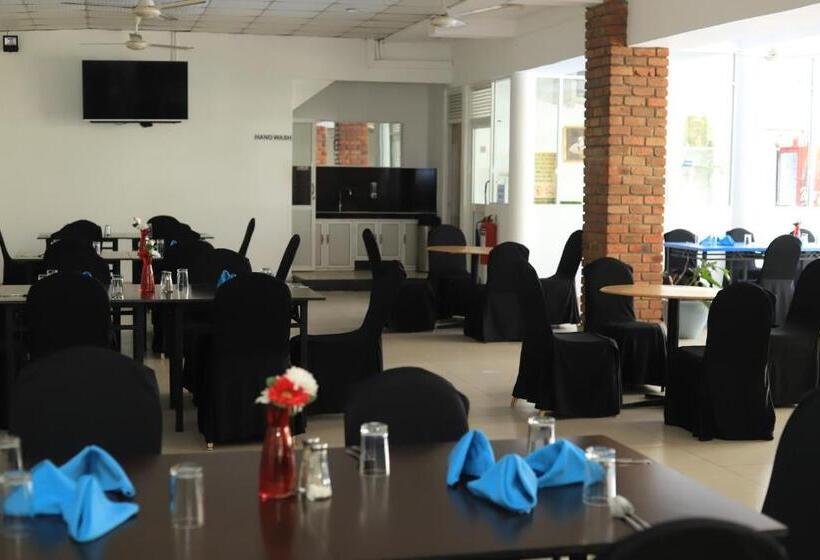 فندق K And K Country Resort