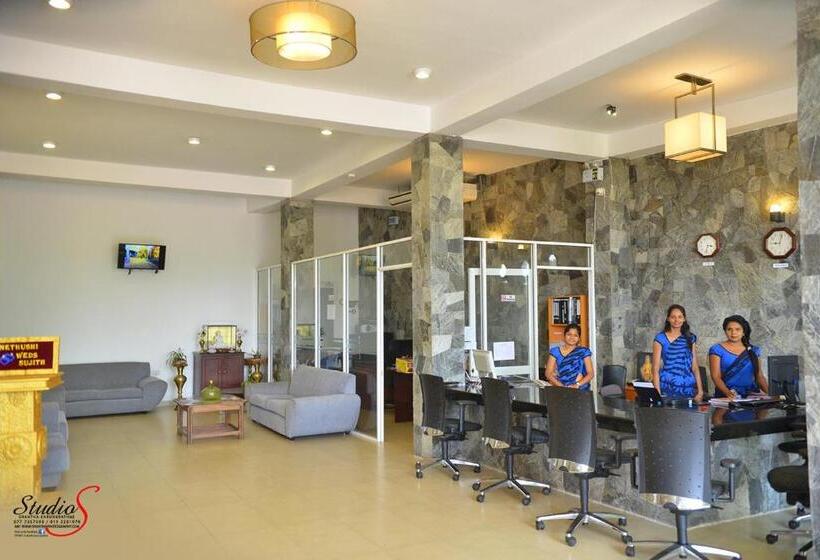 فندق K And K Country Resort