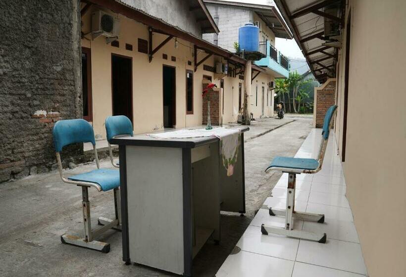 Отель Oyo 92831 Penginapan Raja