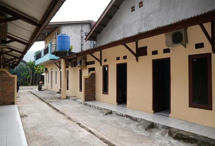 Отель Oyo 92831 Penginapan Raja