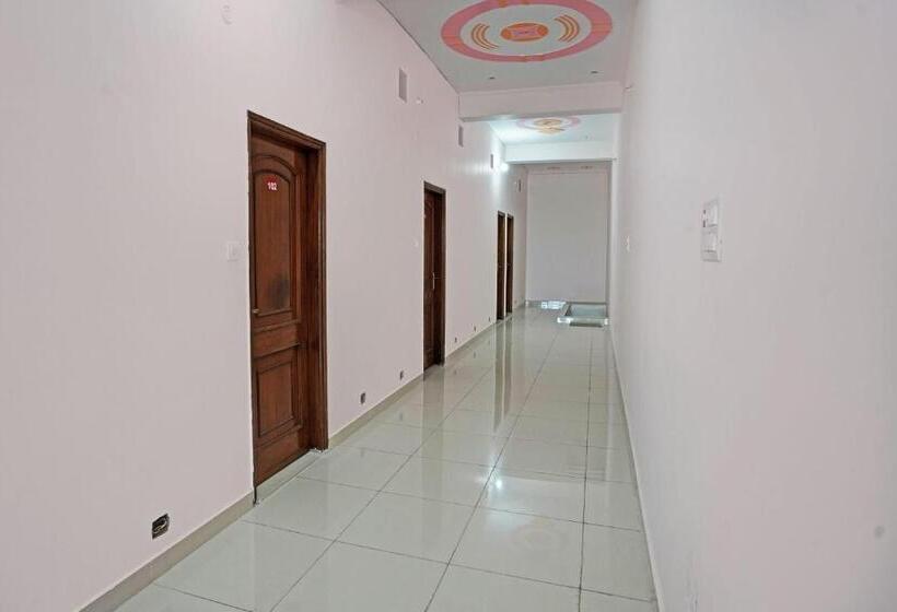 Отель Oyo Flagship As