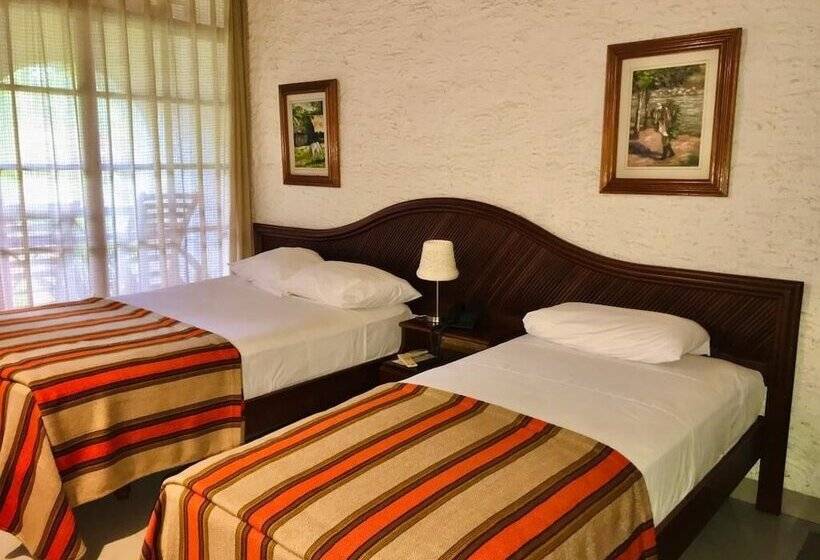 Отель Puerto Palmeras Tarapoto Resort