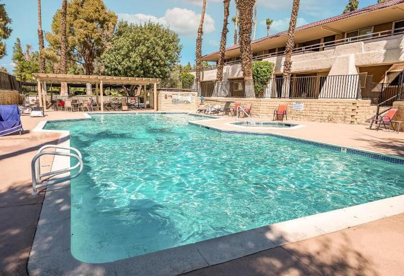 Palm Springs Blue Desert Condo!