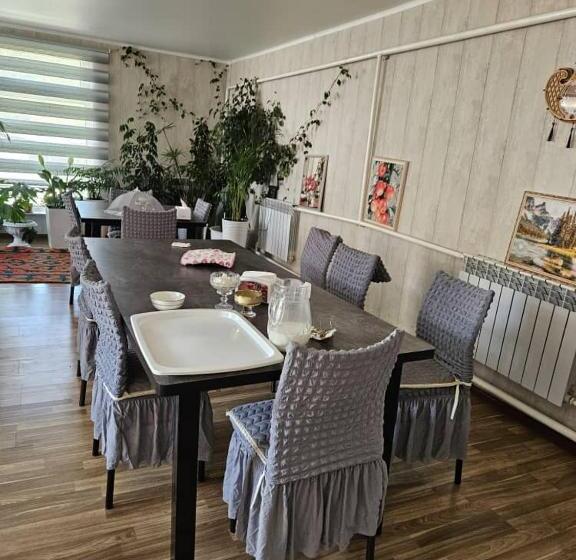 پانسیون Archa Guest House