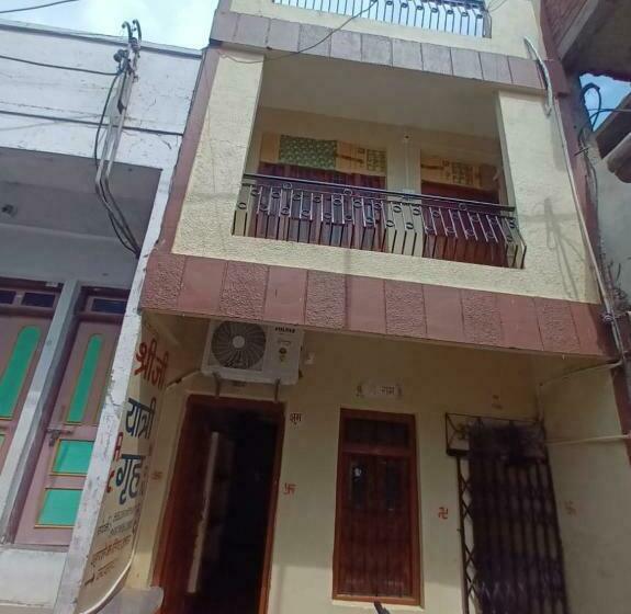 פנסיון Shreeji Guest House