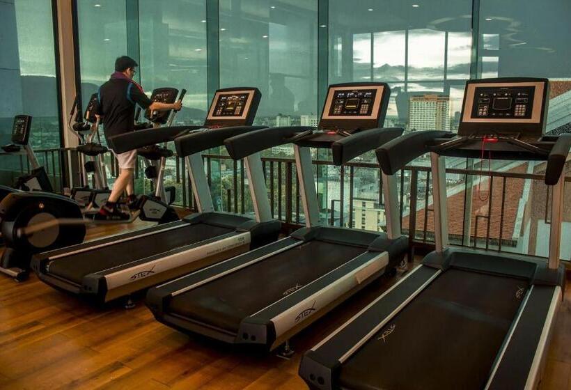 The Astra Condo Large Room 50 Sqm ,sauna And Rooftop Pool