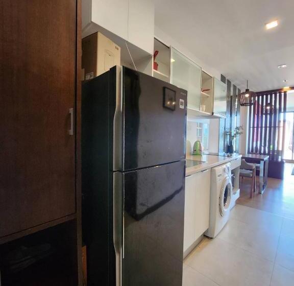 The Astra Condo Large Room 50 Sqm ,sauna And Rooftop Pool