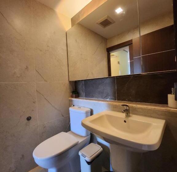 The Astra Condo Large Room 50 Sqm ,sauna And Rooftop Pool