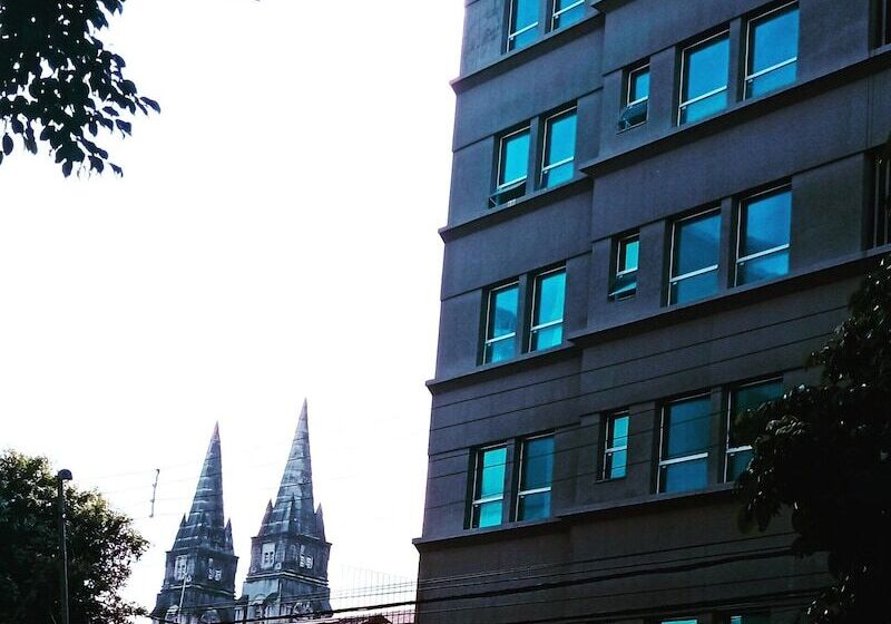 בית מלון כפרי Central Palace