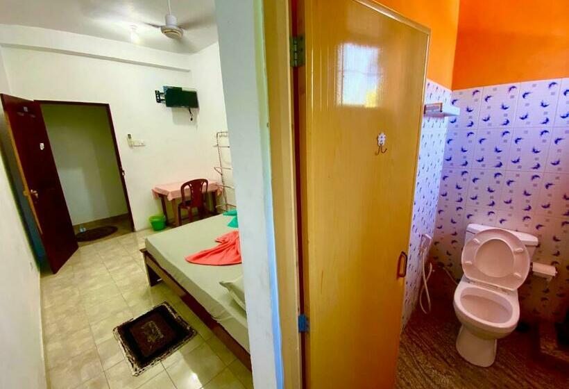 מלון כמוסות Grand With