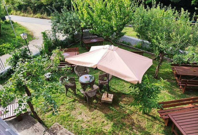 Капсульный Oтель B&b Moma Roof Garden