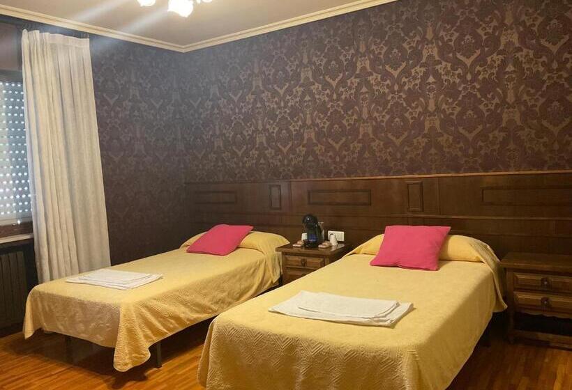 فندق Pensión La Chalana