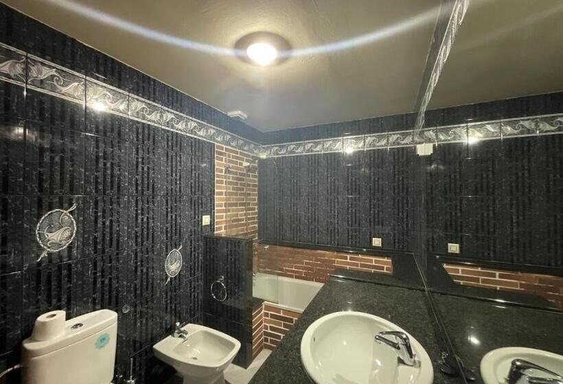 فندق Pensión La Chalana