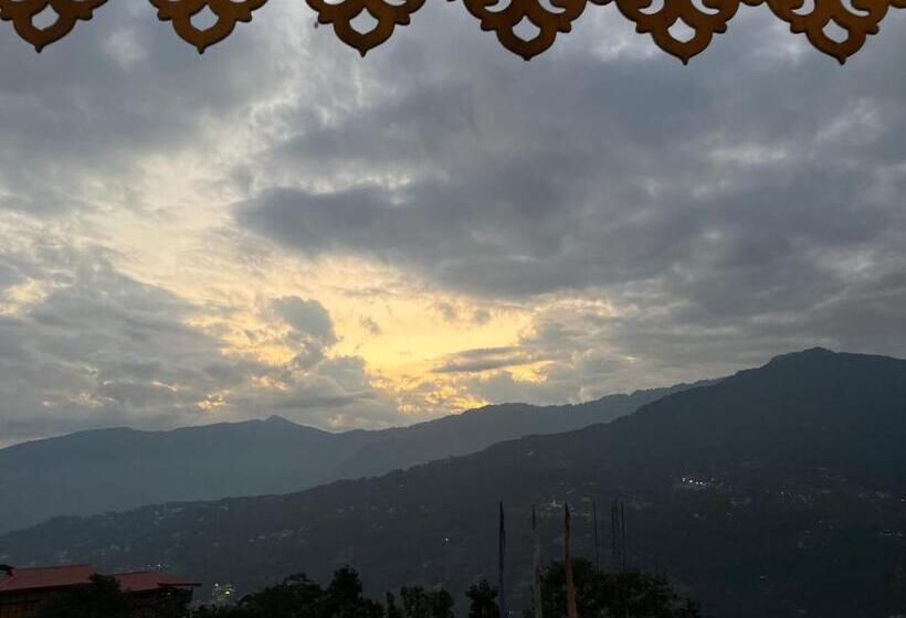 호텔 Little Sikkim Inn