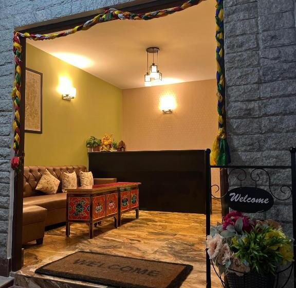 호텔 Little Sikkim Inn