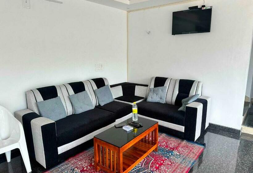 ホテル Oyo Flagship H Square Homestays