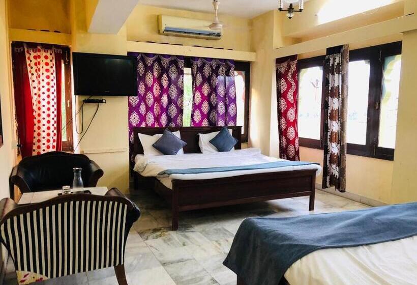 The Jh Hotel Mountabu   200 Mtrs From Nakki Lake