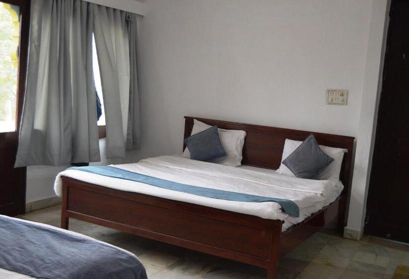 The Jh Hotel Mountabu   200 Mtrs From Nakki Lake