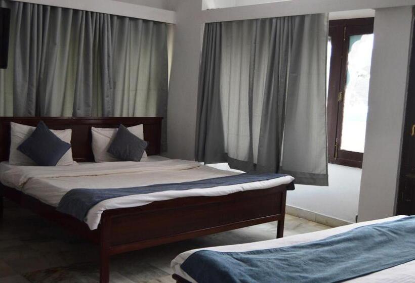 The Jh Hotel Mountabu   200 Mtrs From Nakki Lake