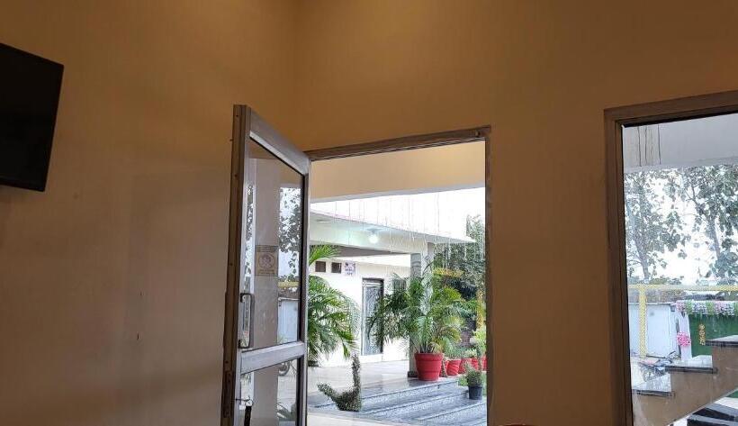 ペンション Utsav Vatika