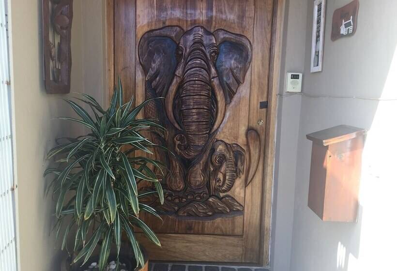 Общежитие Fisherhaven Travellers Lodge