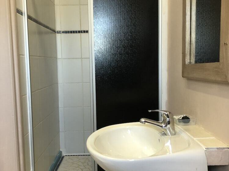 Общежитие Fisherhaven Travellers Lodge