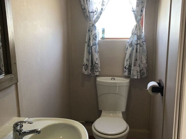 فندق صغير Fisherhaven Travellers Lodge