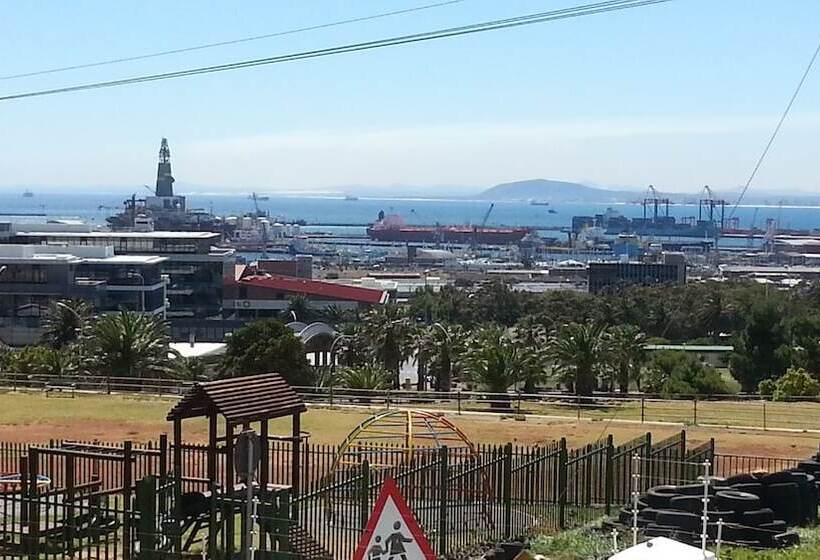 مبيت وإفطار District Six Guesthouse