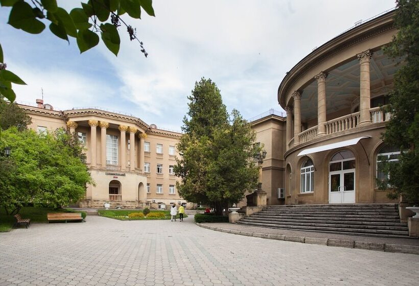 هتل Amaks Shakhter Sanatorium