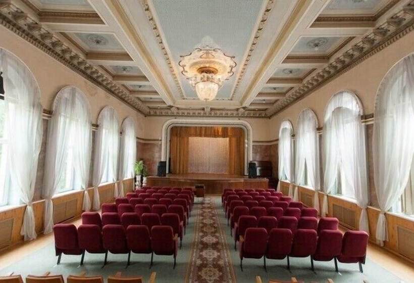 هتل Amaks Shakhter Sanatorium