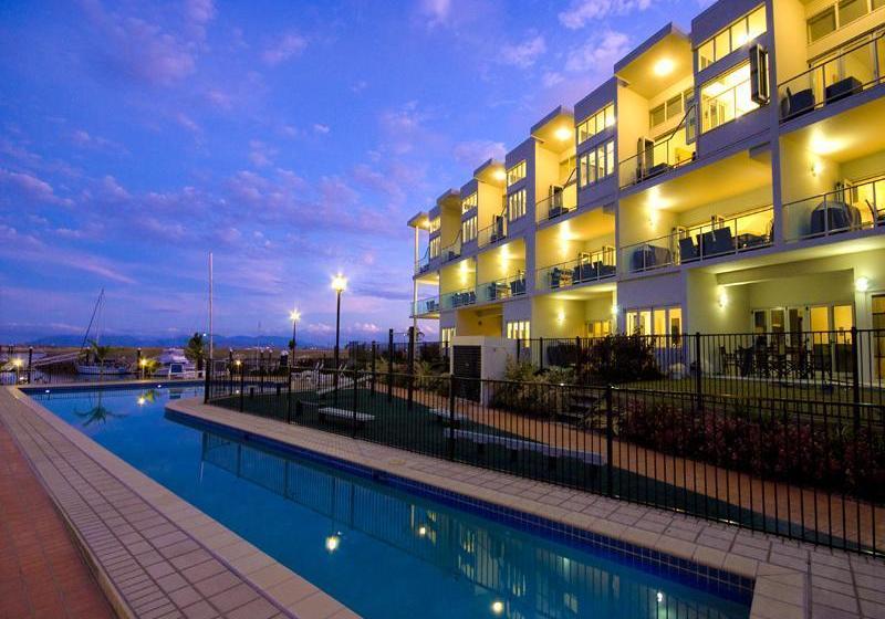 בית מלון כפרי Beachside Magnetic Harbour Apartments