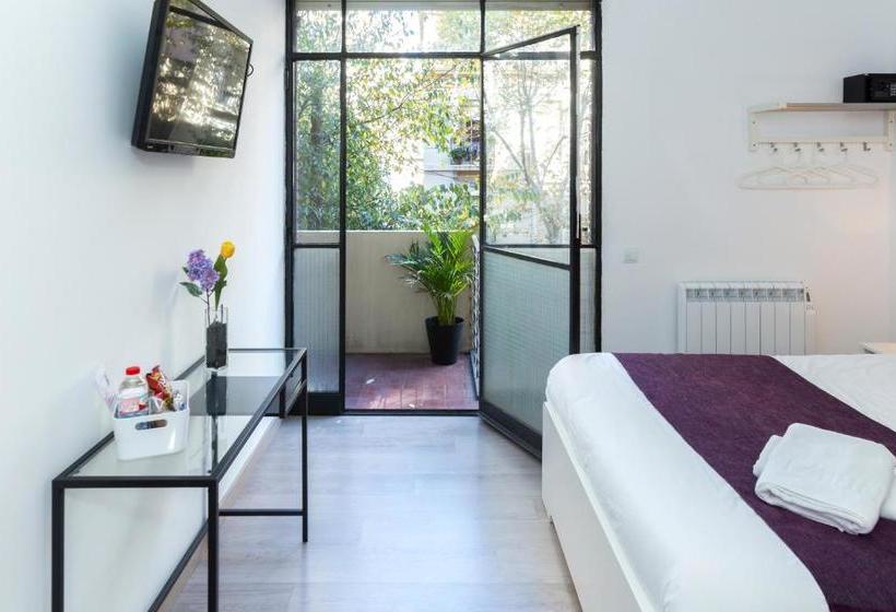 Отель Brustar Sagrada Familia