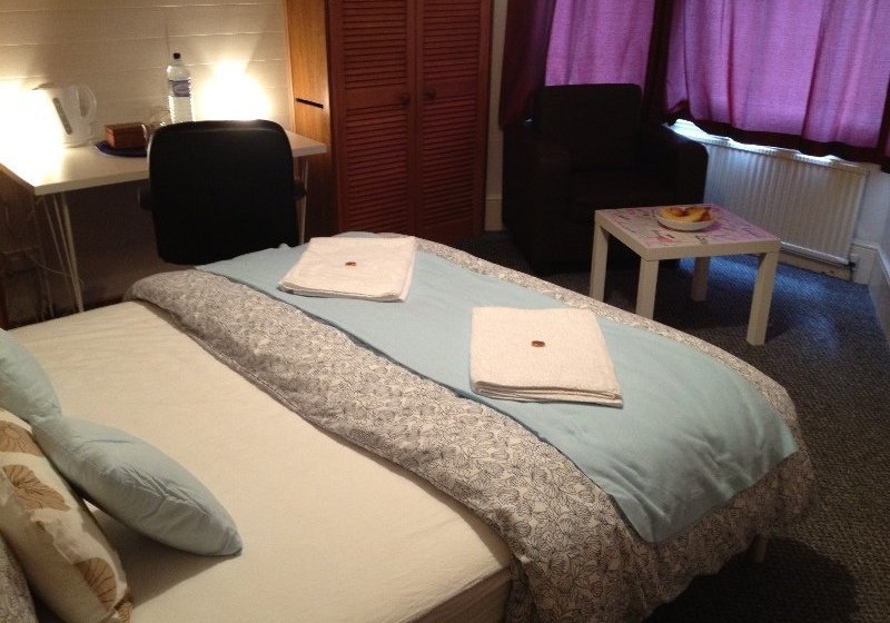 ホテル Bumblebee Cottage