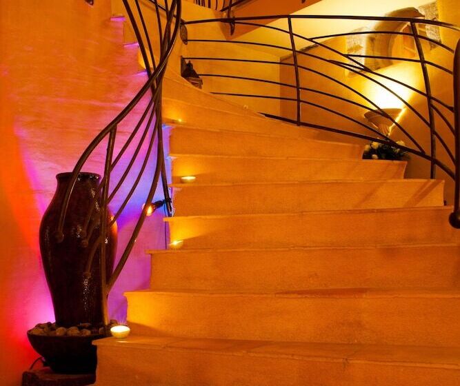 Отель Cap De Castel