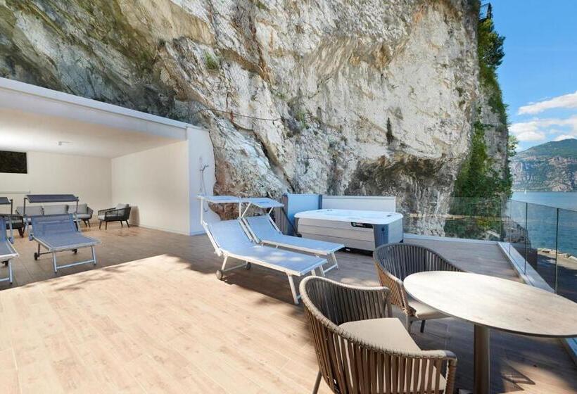 ホテル Castello Lake Front