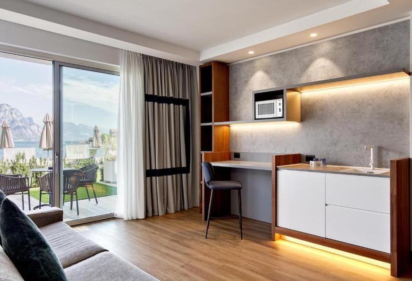 ホテル Castello Lake Front