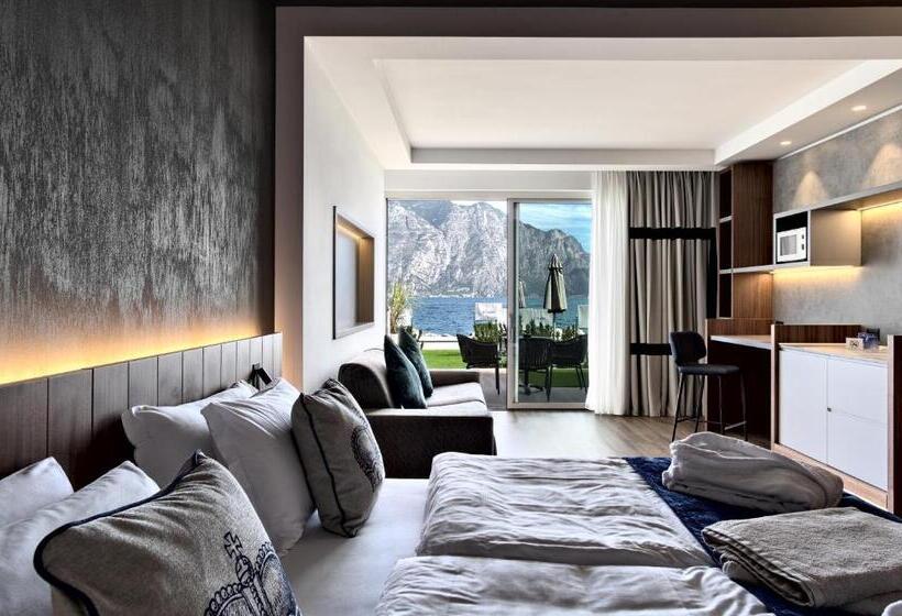 ホテル Castello Lake Front