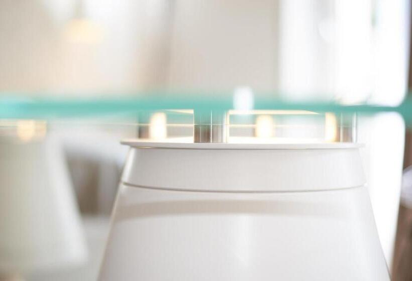 ホテル Castello Lake Front