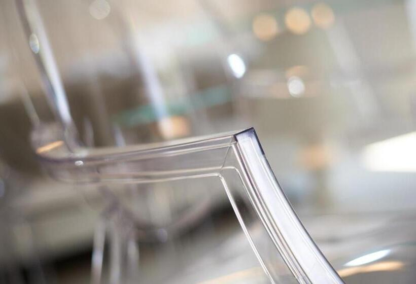 ホテル Castello Lake Front