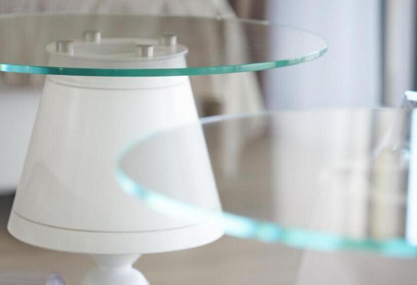 ホテル Castello Lake Front