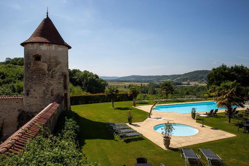 Отель Chateau Chapeau Cornu