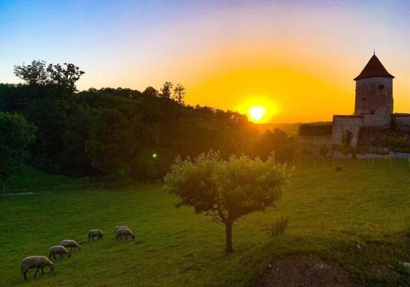 Отель Chateau Chapeau Cornu