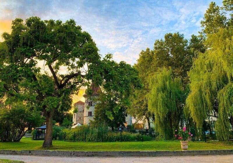 Отель Chateau Chapeau Cornu